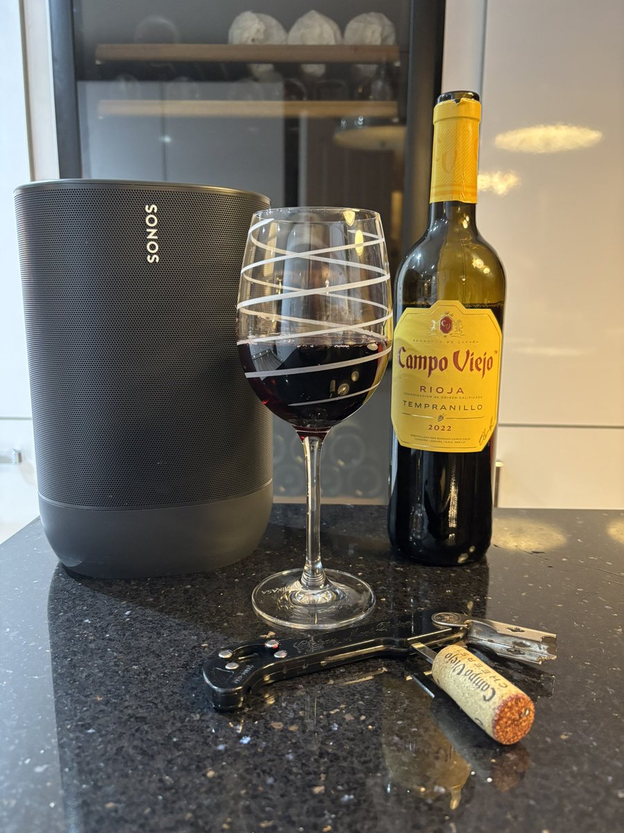 DuncanIrvine1's tweet photo. Go to Saturday night wine 🍷 #inmyglass https://t.co/SLU8VgofYf