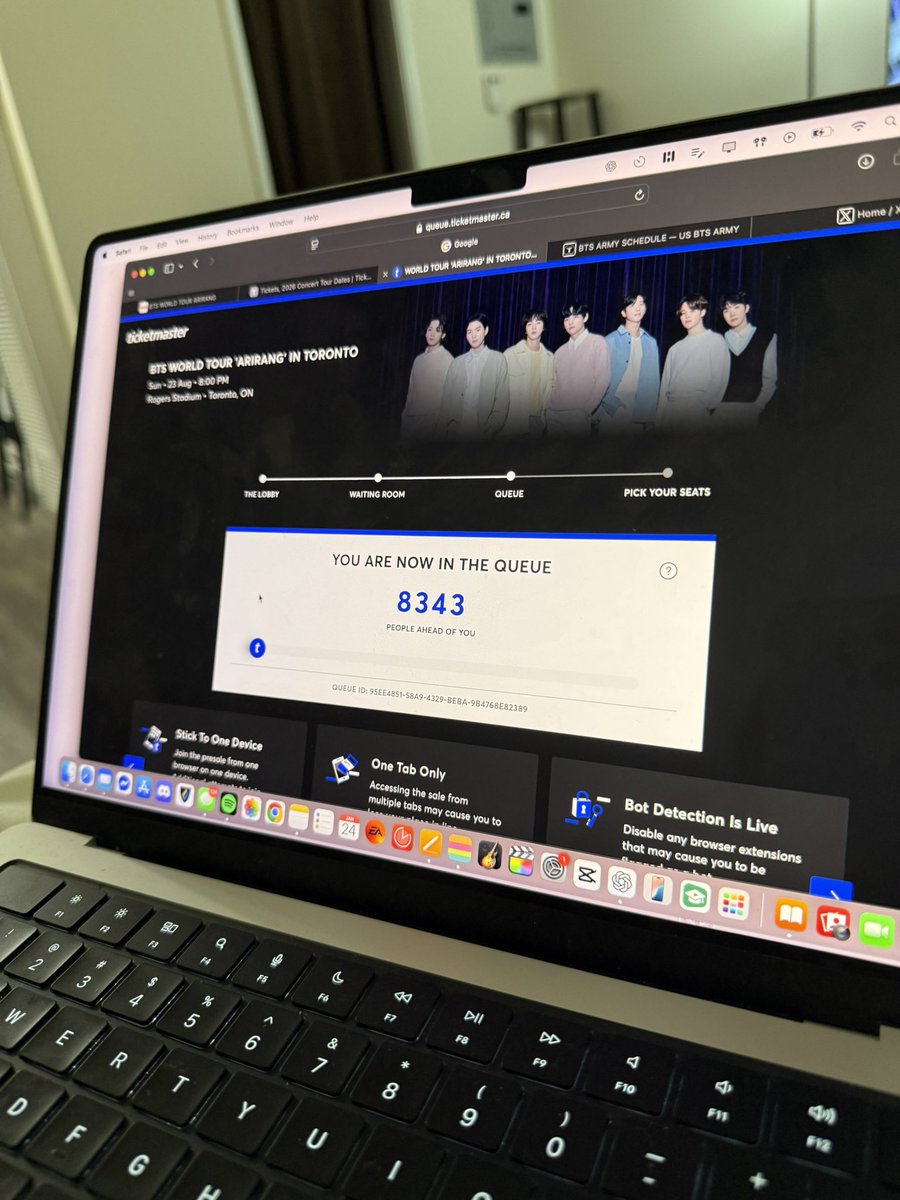 agustorrie's tweet photo. guys i was 8k and everything is already sold out! #BTS_WORLDTOUR_TORONTO https://t.co/6eTD46g3eP