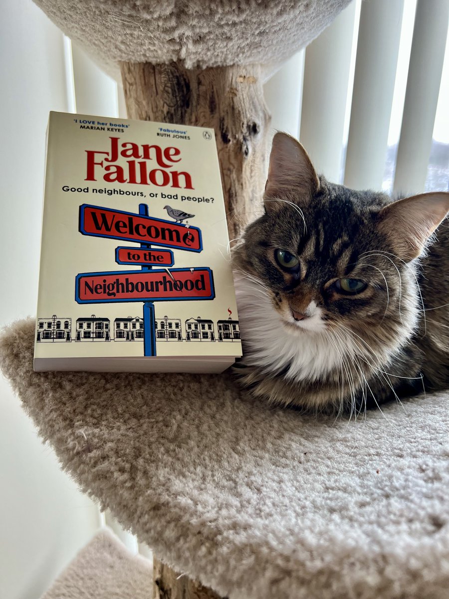 Leena_SK's tweet photo. @JaneFallon Your book has arrived in Chicagoland to brighten the freezing weather (-16C)! Thank you for signing the book and thank you @WELBooks for the perfect service. Rescue cats Phoebe and Piper are excited to do their first promo gig!  #PromoPets #WelcomeToTheNeighbourhood https://t.co/NhP3YiGO4W