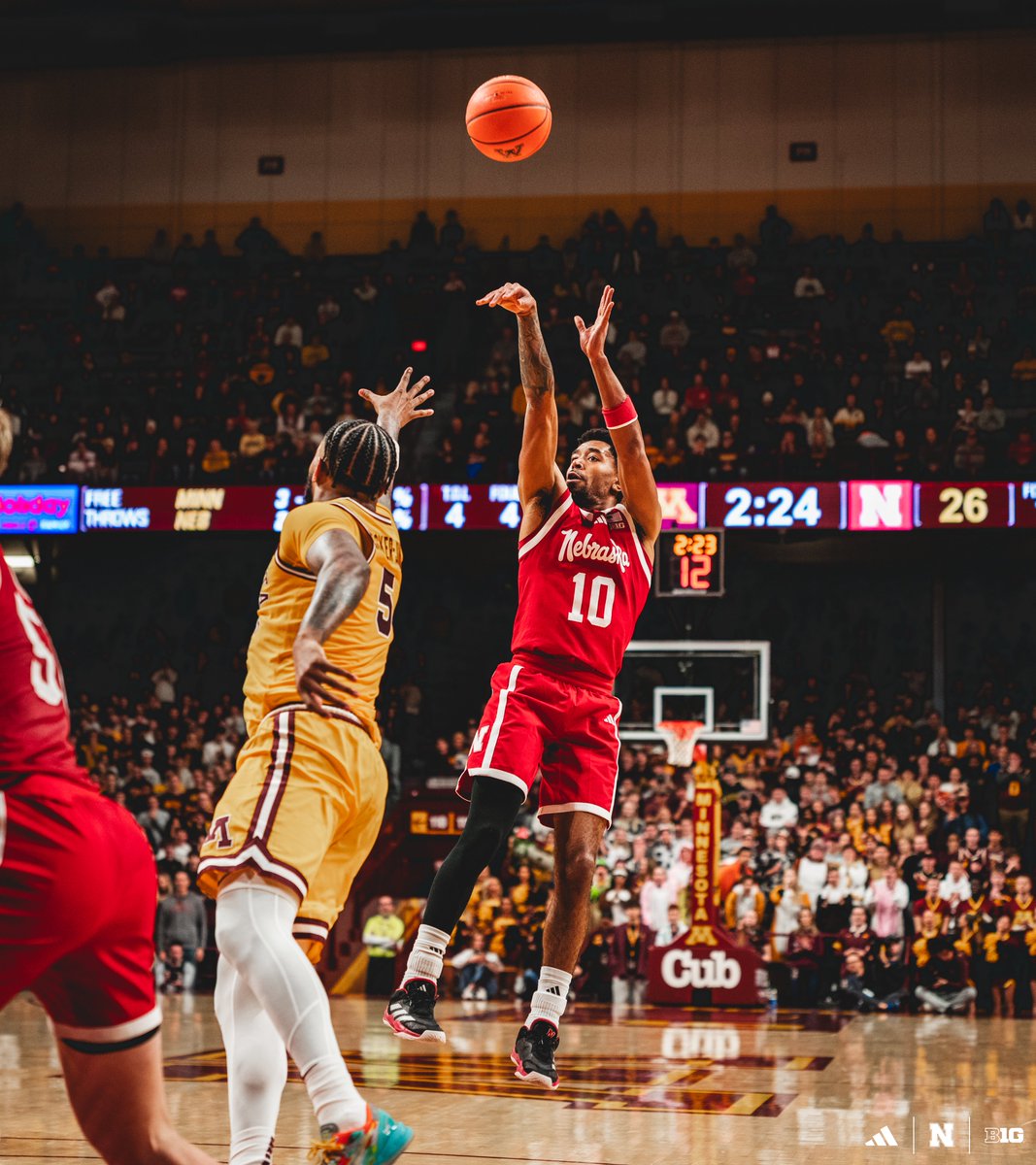 HuskerMBB's tweet photo. Fadeaway jumper from Jaymar pushes our lead to four.

2H 11:29 | Huskers 46, Gophers 42 https://t.co/bYiB4hWWnp