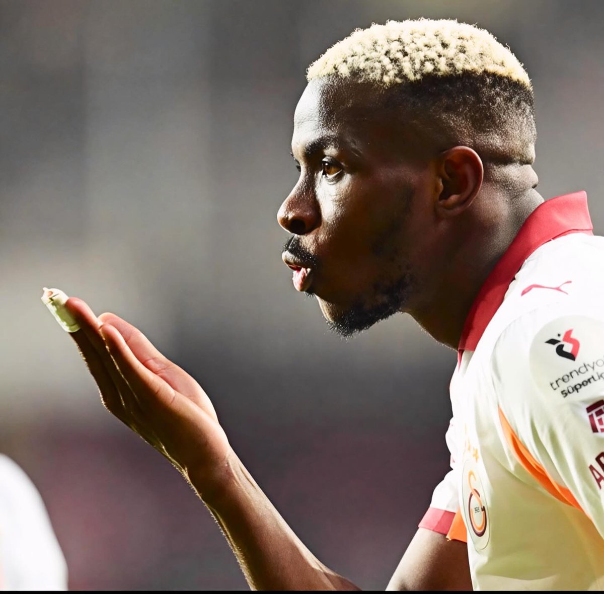 🦁 Victor Osimhen.

🆚 59 maç
⚽ 50 gol
🅰️ 7 asist