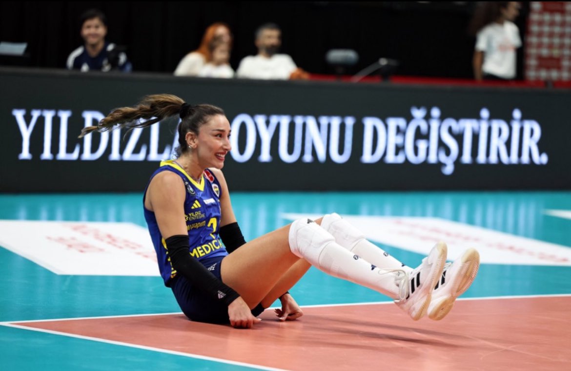 ipek (@fondipekbn) on Twitter photo 