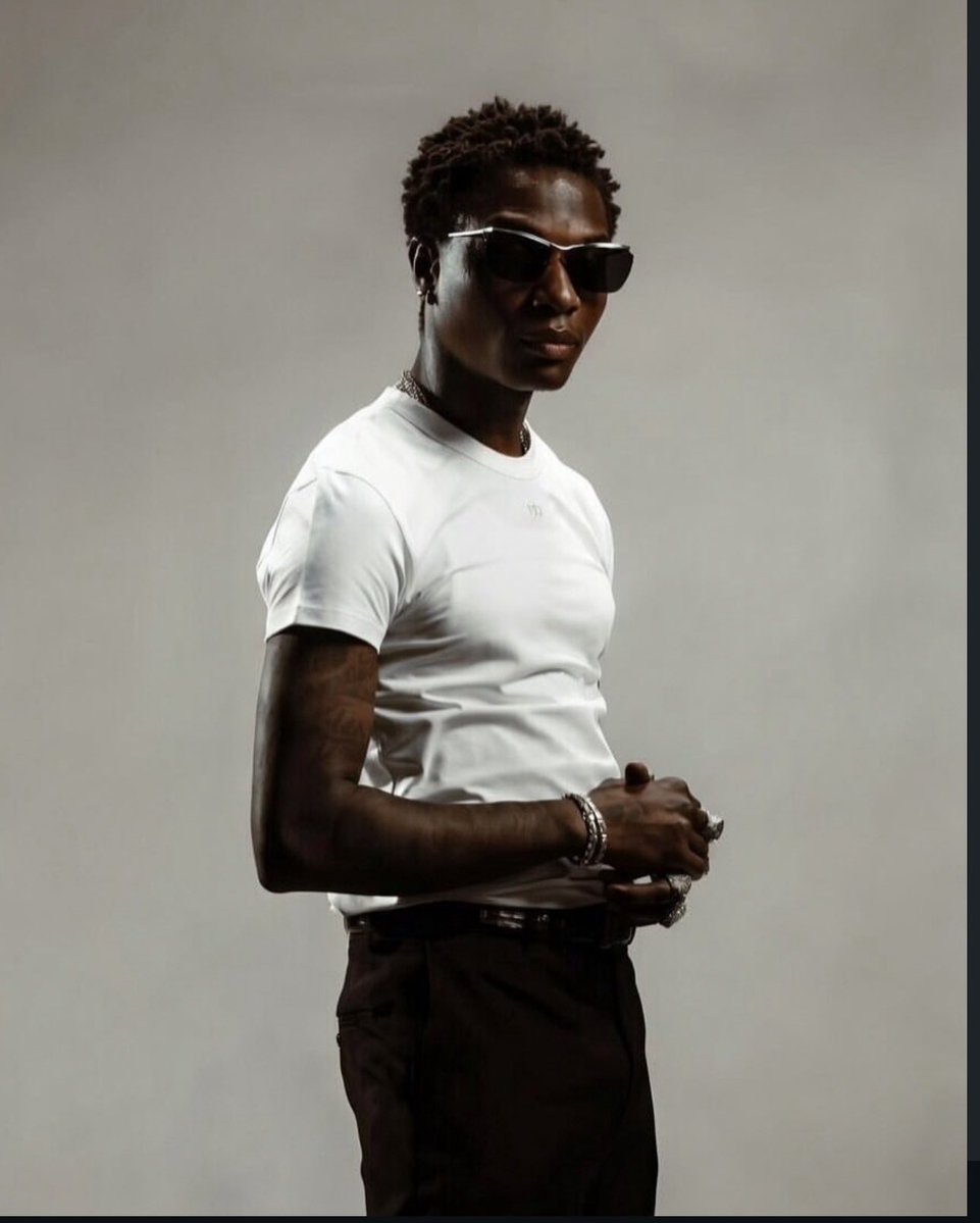 BasitOkiji's tweet image. Wizkid looks like an Art. 🖼️