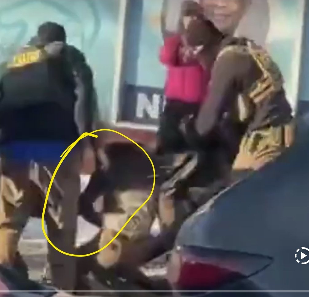 kiloM1A's tweet image. Reaching into waistband.