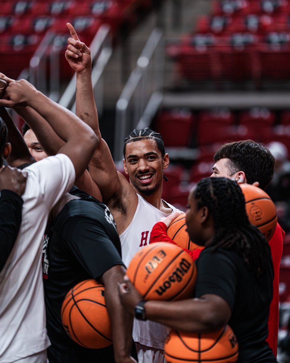 UHCougarMBK's tweet photo. Gettin’ warm 🔥

#ForTheCity x #GoCoogd https://t.co/F4g5XzOcHR