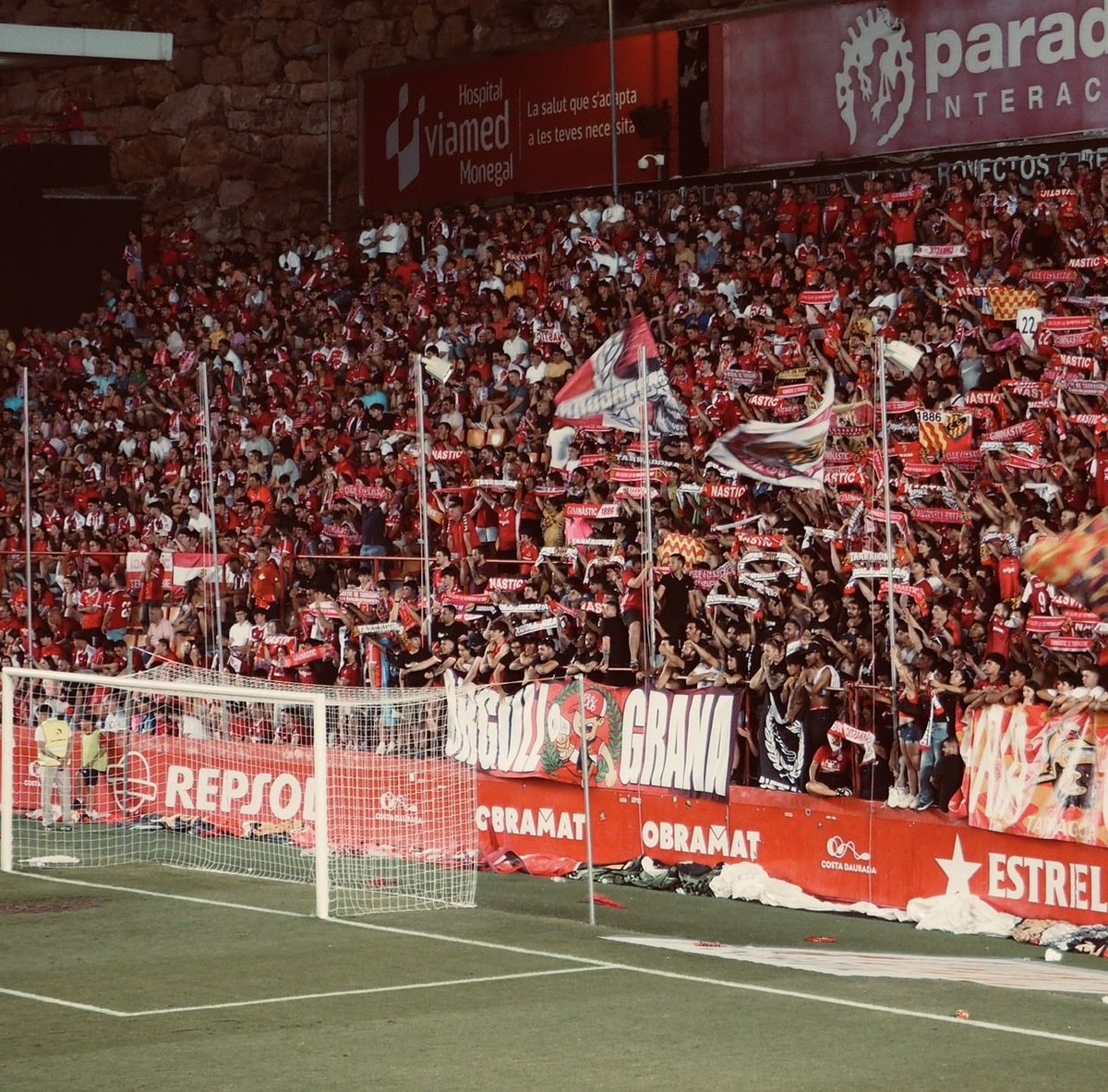 Avui aniré i cridaré: DIRECTIVA DIMISSIÓ, NINOT FORA!!