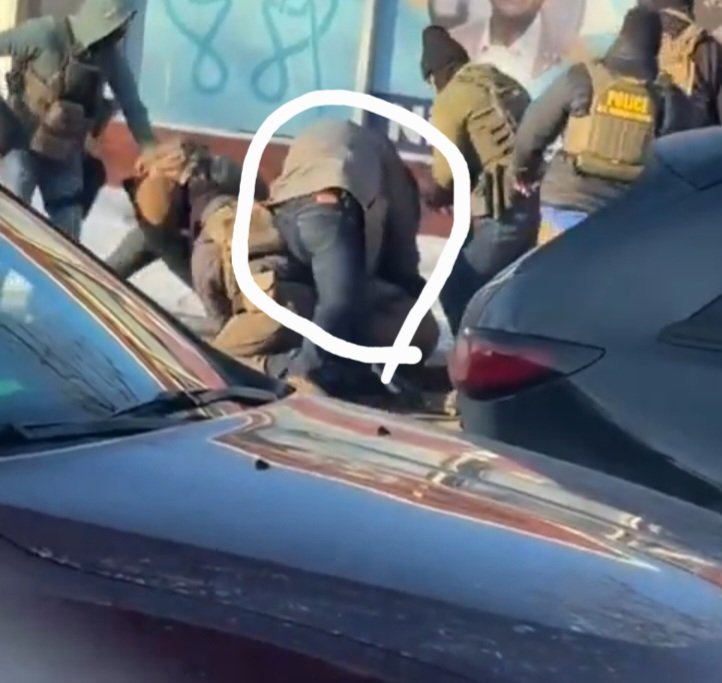 BigJbilla's tweet image. The victim was disarmed before the first shot. Then was fired upon more. It's as clear as day. They have untrained people roaming the streets. Enough with your lies @DHSgov. You are all full of shit. This was murder. The victim never had a firearm in his hand.