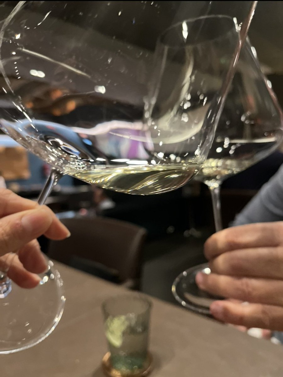 El arma de seducción más sutil que puede usar una mujer es fingir ser más sensual de lo que realmente es. Un verdadero ladrón es aquel que sabe robar su corazón. 
Noche larga en Barcelona hoy...