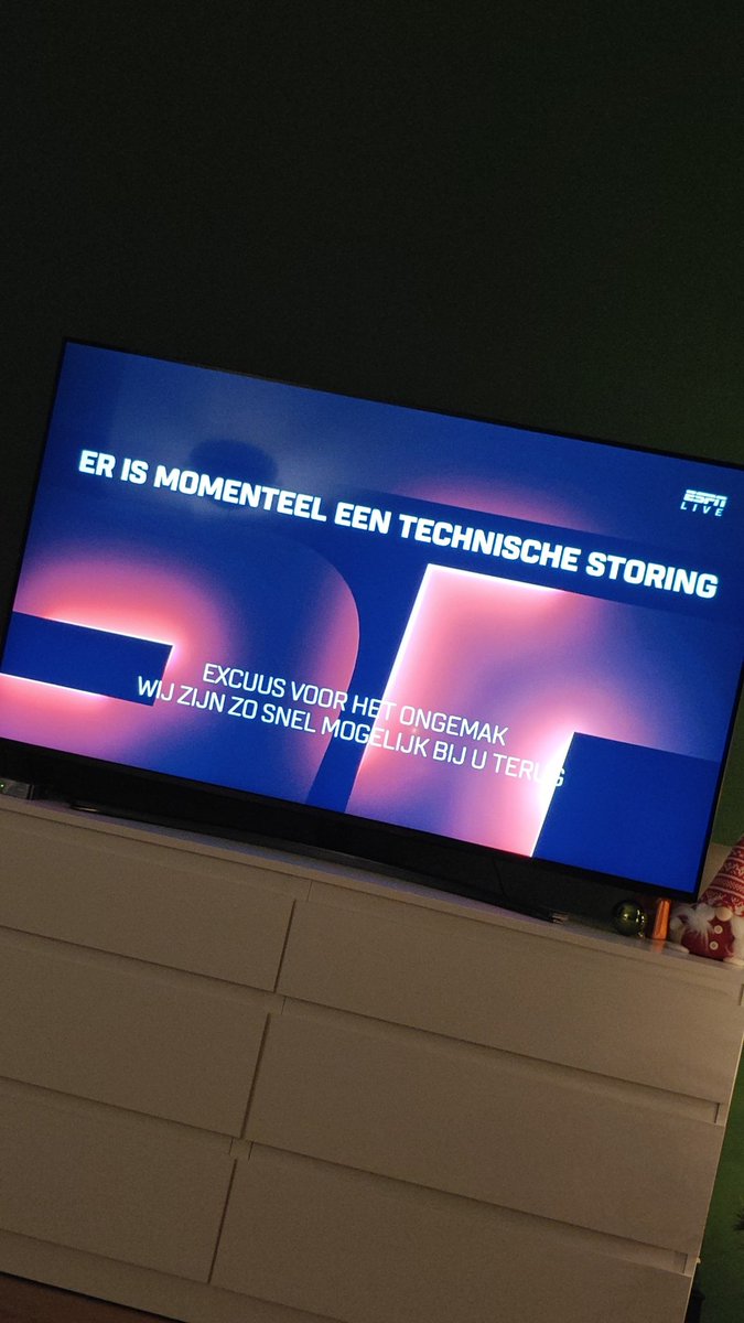 MikeJupijn's tweet photo. "Jos, wat zeg ik nou? Niet de kabel eruit trekken! " #espn #necpec https://t.co/swufGvSRtN