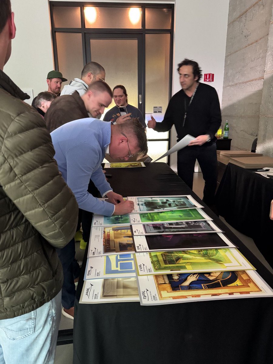 100 collectors tweet media