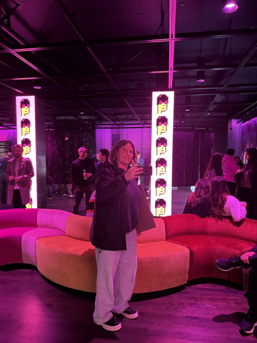 100 collectors tweet media