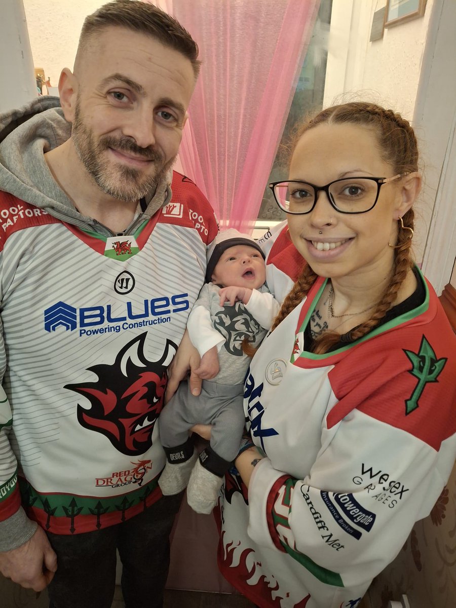 kezzi92's tweet image. New #Block13 Member, attending his FIRST game!! At 2 weeks old x (ear defenders are ready 😉)
@cardiffdevils #CardiffDevils 
LETS GO DEVILS!😈🏒
@timelash