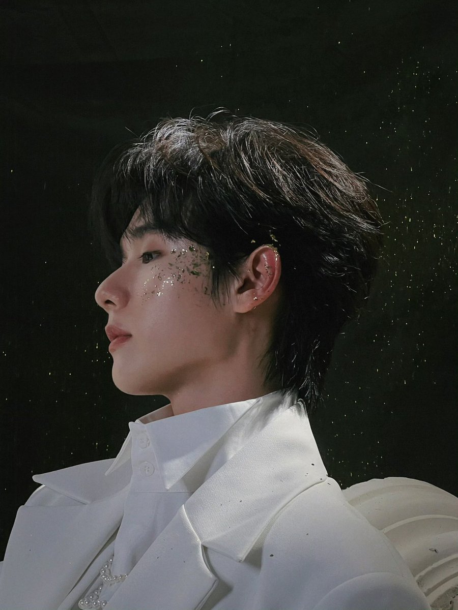 260125 나인 웨이보 업데이트

感谢瑞丽邀请 见到了熟悉的老师朋友们 很开心一起见证瑞丽30周年🙆🏻‍♂️❤️ 

#나인 #까오칭천 #高卿尘 #Nine #GaoQingchen #นายท่านกรชิต #Nineくん