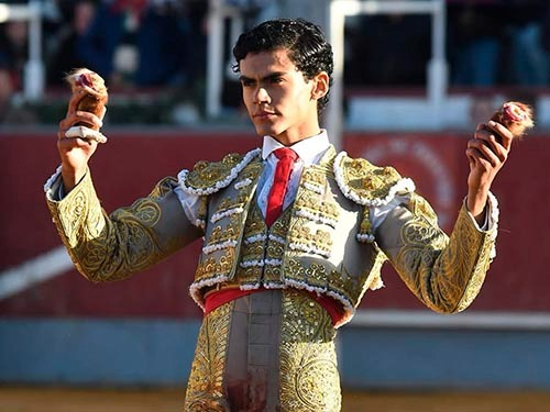 Garibay corta dos orejas en La Puebla del Río
tinyurl.com/55xh95tj