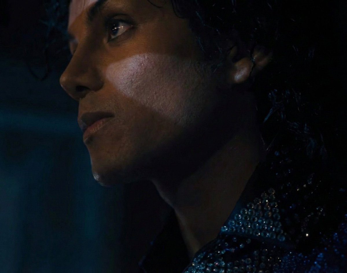 updatecharts's tweet image. Novas fotos de Jaafar Jackson como Michael Jackson no filme “MICHAEL”.