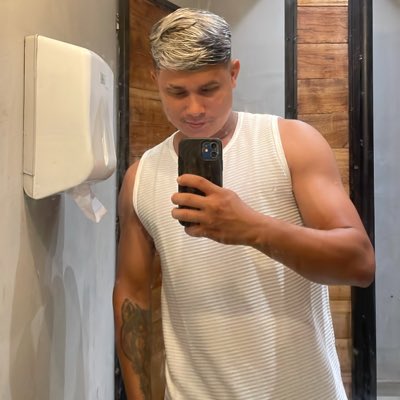 1ElkanFps tweet media