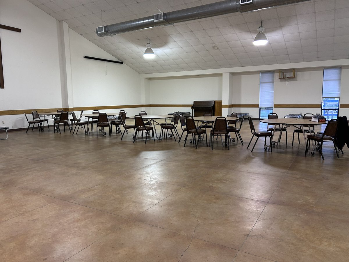 EmileeDMiranda's tweet photo. A warming center is currently open at First Methodist Church at 301 E. Graves St. in Burnet. If you or someone you know is need of a hot meal or a warm place to stay, volunteers say stop in. It will stay open for the duration of the freeze. @cbsaustin https://t.co/jQRdxysOdJ