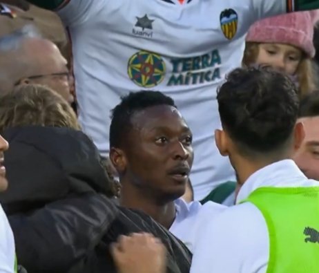 en ise moment en el que Mestalla selebrava el gol de la victoria, Don Sadiq va anar corrent euforic al corner pero de repent algo inquietá la seua ment: "he rollat la clau de casa?", se quedá pensant.