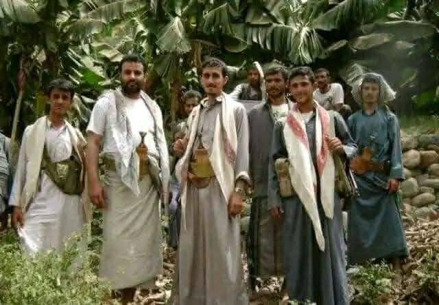 darawani83's tweet image. الحلقة السابعة من:
رحلة الشهيد صالح الصماد..
 من شعب بني معاذ إلى القصر الجمهوري

#صبري_الدرواني

(الجامع الكبير ساحة المواجهة الأولى)

مع بدء السلطة باعتقال كل من يصرخ بالشعار المناهض لأمريكا وإسرائيل، بدت الساحة وكأنها تدخل مرحلة جديدة من المواجهة، فلم تعد المسألة مضايقات…