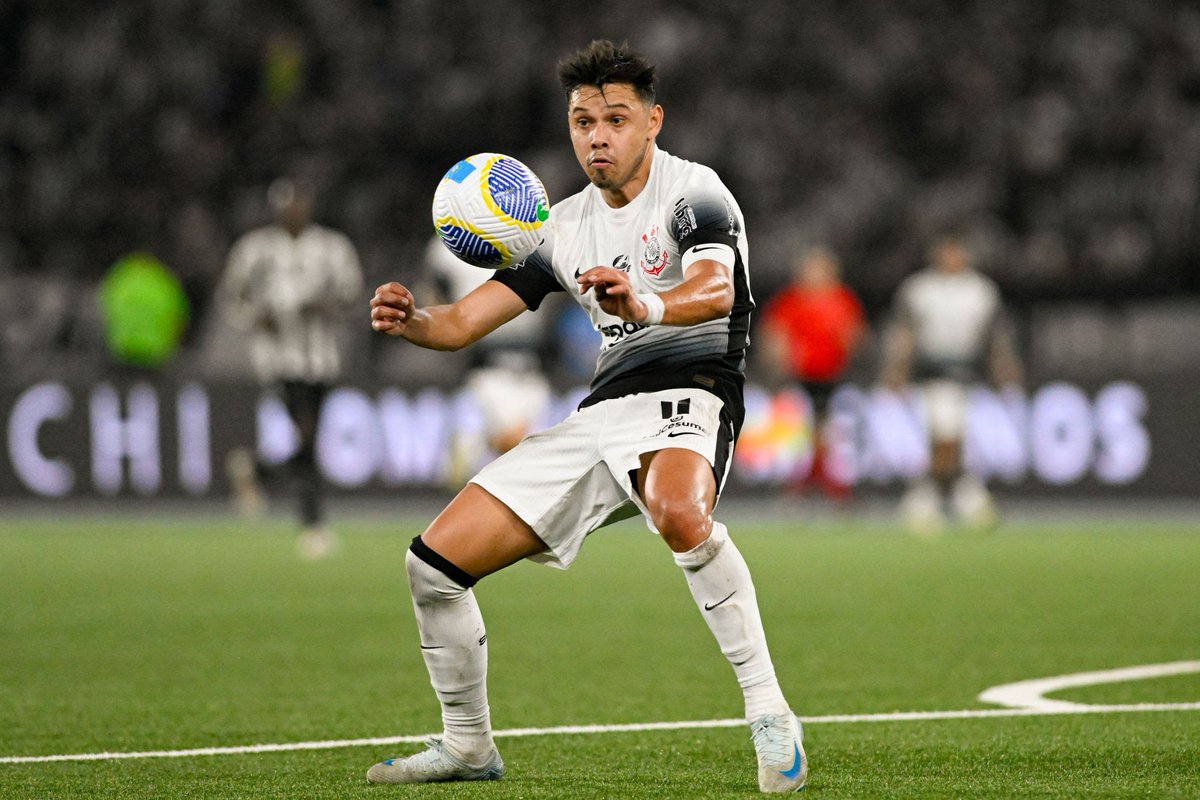 ¡Llegó el 1ro!
 🟦🟨 Ángel Romero es nuevo jugador de Boca.
El futbolista paraguayo, de 33 años, llega LIBRE tras su paso por Corinthians. En las próximas horas estará arribando al país para sumarse al Xeneize.