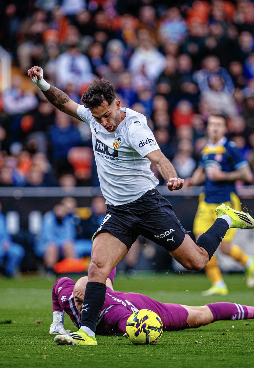hugoduro14's tweet image. Merecíamos una tarde así en Mestalla 🏟️

Victoria sufrida, pero necesaria. Nos vemos en Copa, afición 🦇