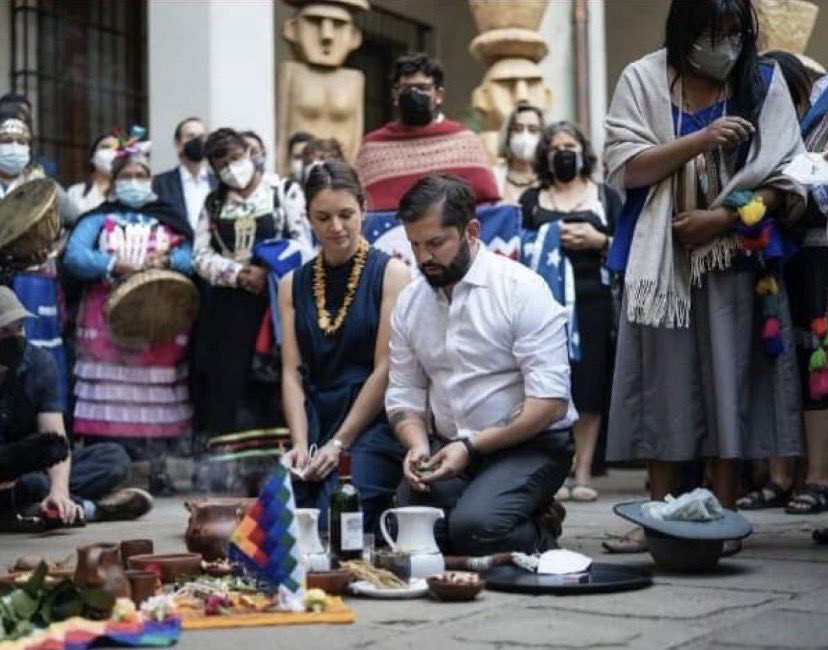 Seba_RT's tweet image. Insultan y denigran a 5.000.000 de Evangélicos + 7.000.000 de Católicos 

Pero aplauden macumbas y hechicería en plena Moneda

De Psiquiátrico 👇👇👇👇