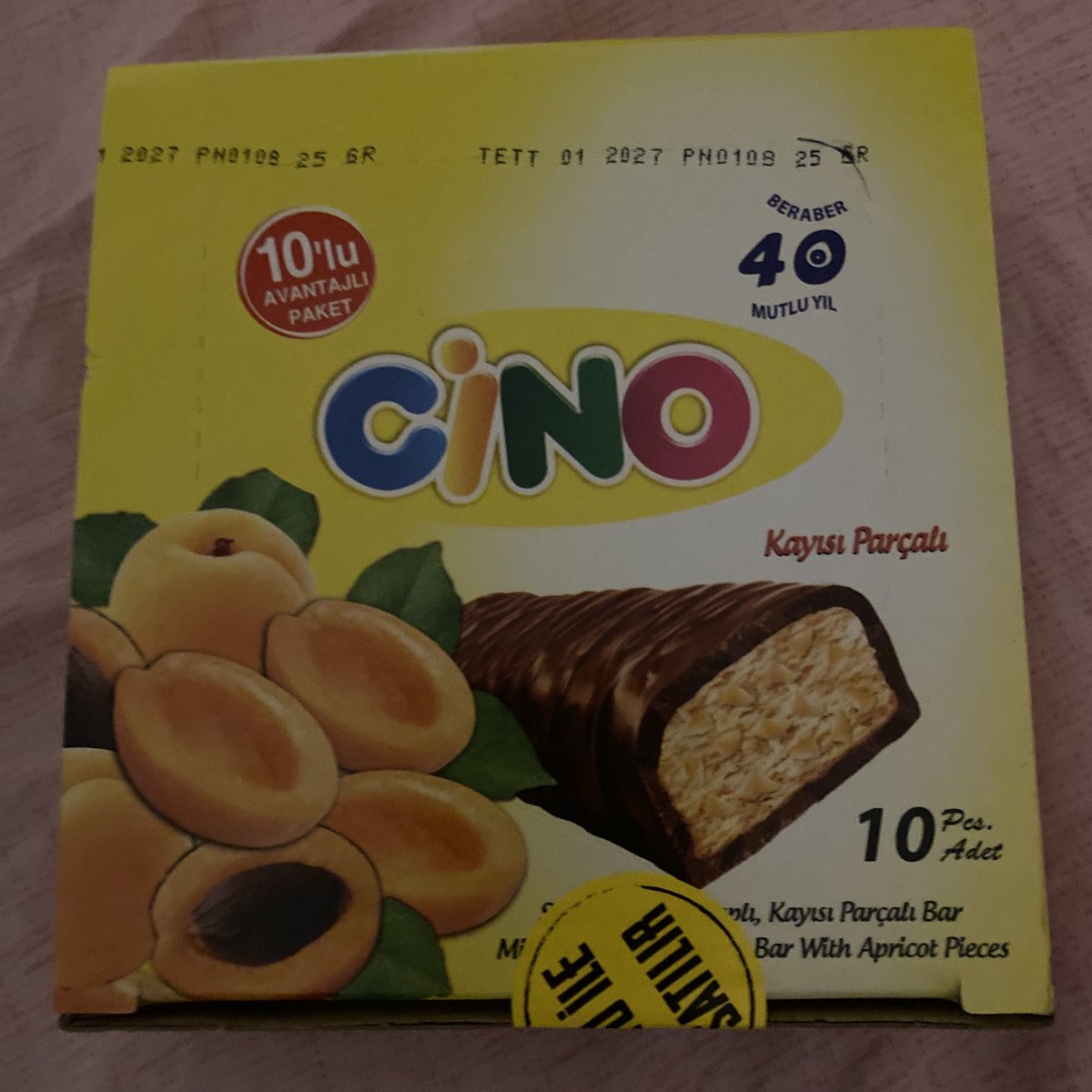 10dk boyunca cilekli milka mi yoksa buny mu alsam diye dusundugum soz konusu cikolata bunu aldim
