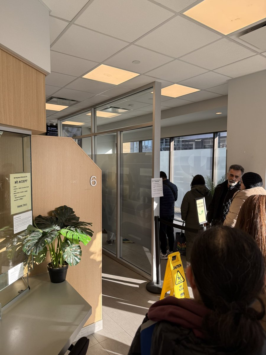 basedderek's tweet image. been in line now for 40 minutes waiting to exchange some currency

absolutely crazy

this is exactly what stablecoins solve

one tap on your phone, instant settlement, better rates, no lines

the tech exists right now, teams like @blend_money are working on it

honestly feel like…