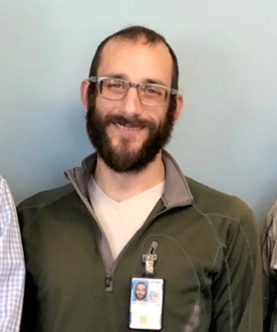 derlilopeza's tweet image. La persona asesinada por el ICE es Alex Pretti, un enfermero de cuidados intensivos. Otro crimen, otro horror que no se puede naturalizar.