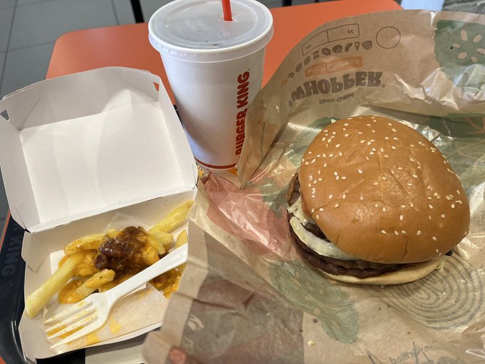 決戦に備えて朝バーキンで腹ごしらえわよ 