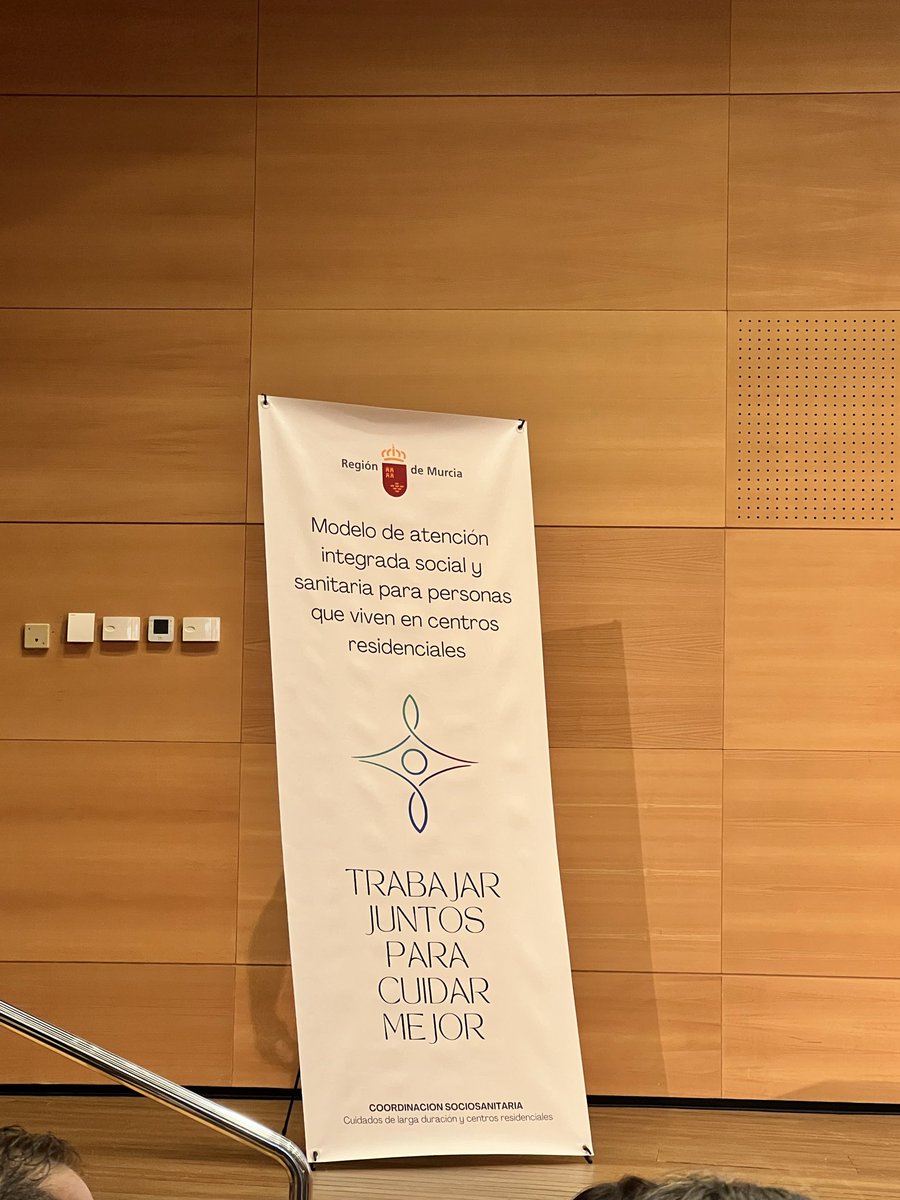 noteenmudezcas's tweet photo. En la presentación del nuevo Modelo de Atención Integrada Social y Sanitaria para personas que viven en centros residenciales, impulsado por la Comunidad Autónoma de la Región de Murcia. https://t.co/Pi88lzGt80