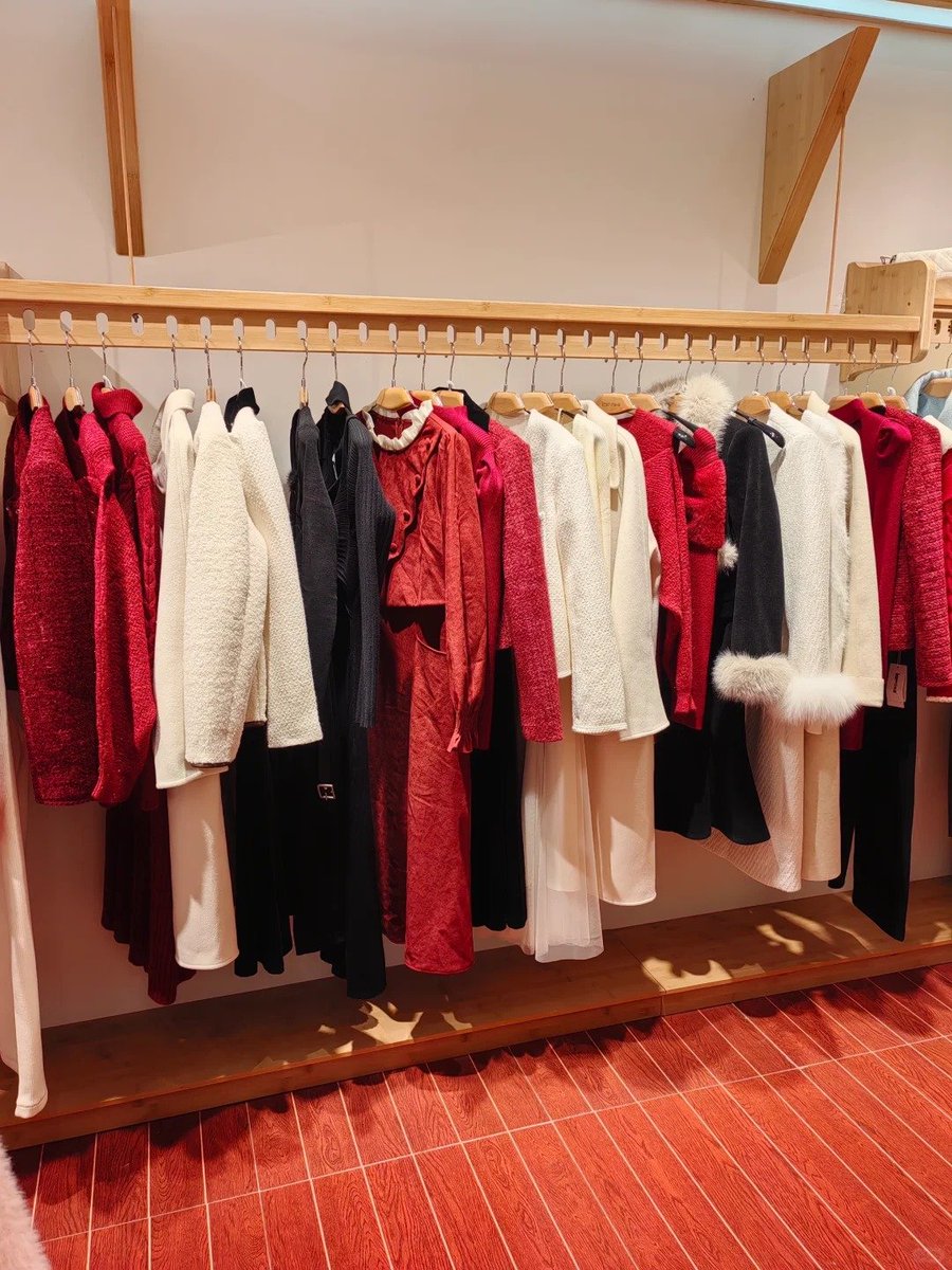 Victoriaa453's tweet photo. Falling for winter trends, one item at a time! 🍂📷 https://t.co/PpCg0KzKMQ