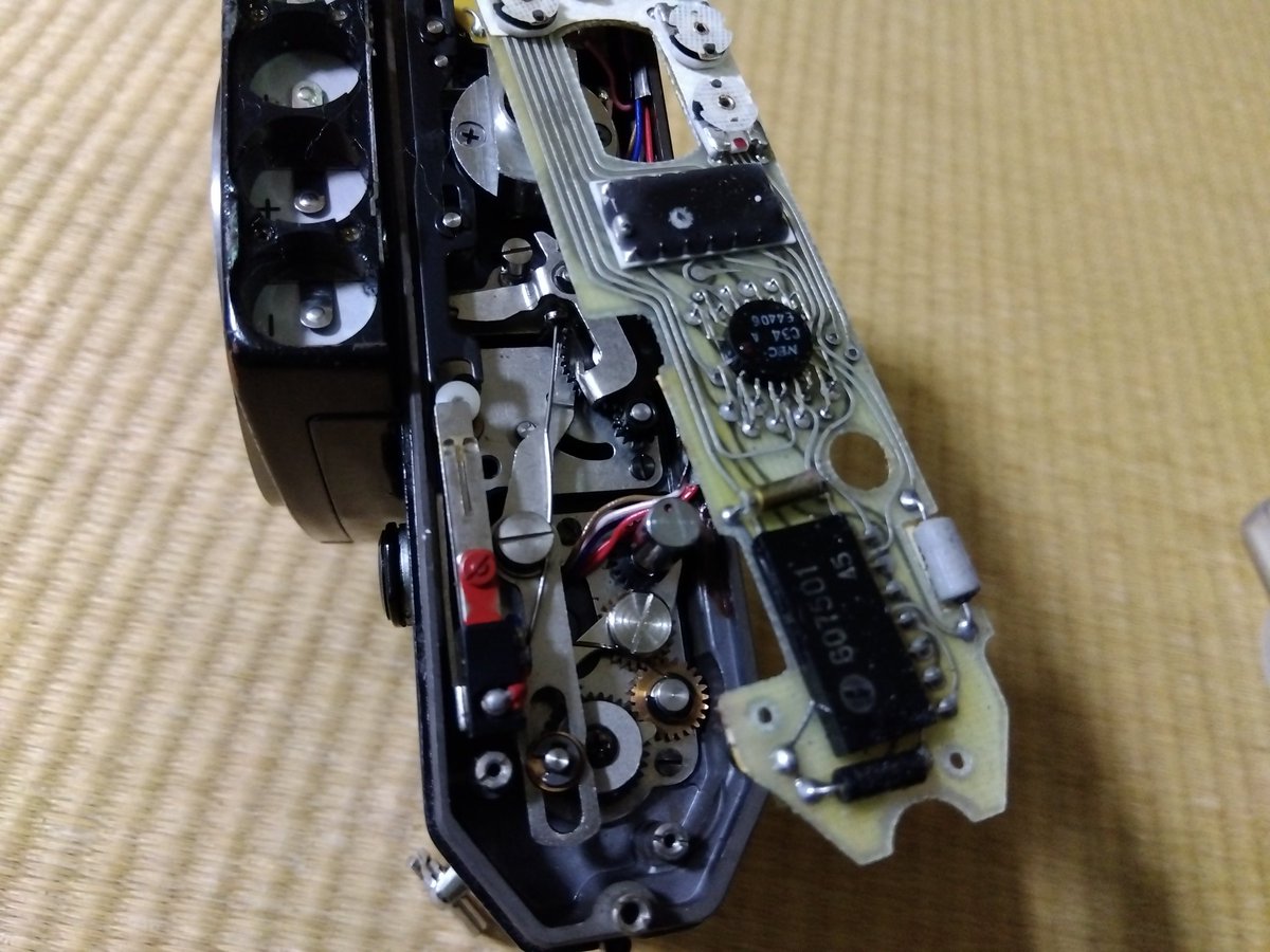 朝早くからペンタックスES2を整備！！ホッとする一時、、、、、笑
ジャンクカメラの整備辞められないなー📸
動いた時の喜び、、、、命を注いだ、、、みたいな、、、大袈裟かー笑 
#ジャンクカメラ  #アサヒペンタックス 
#写真好きと繋がりたい #フィルムカメラ