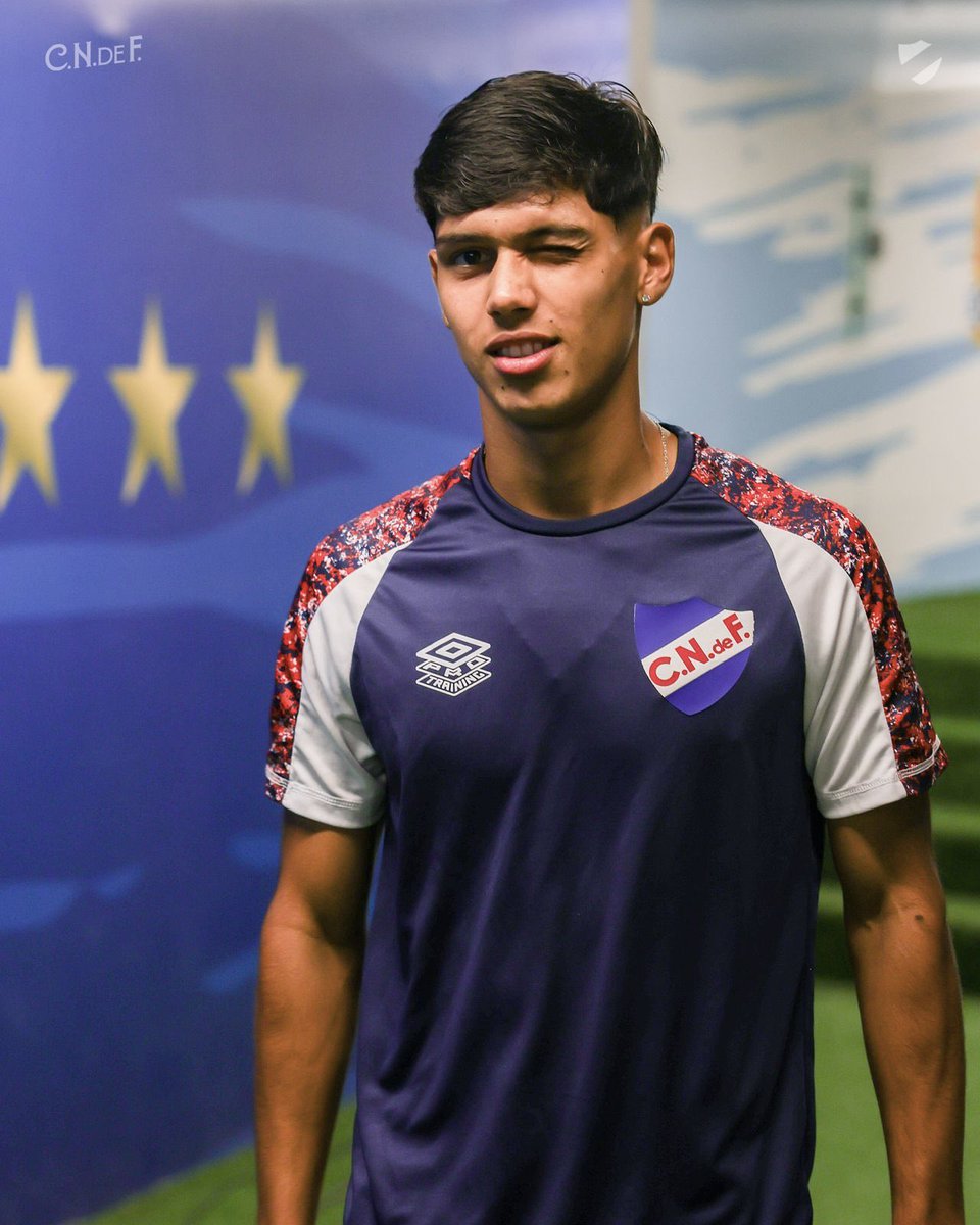 Agustín Dos Santos jugará con la camiseta numero 10 en Nacional.

El mediocampista de 17 años heredará el dorsal que la temporada pasada usó Mauricio Pereyra.