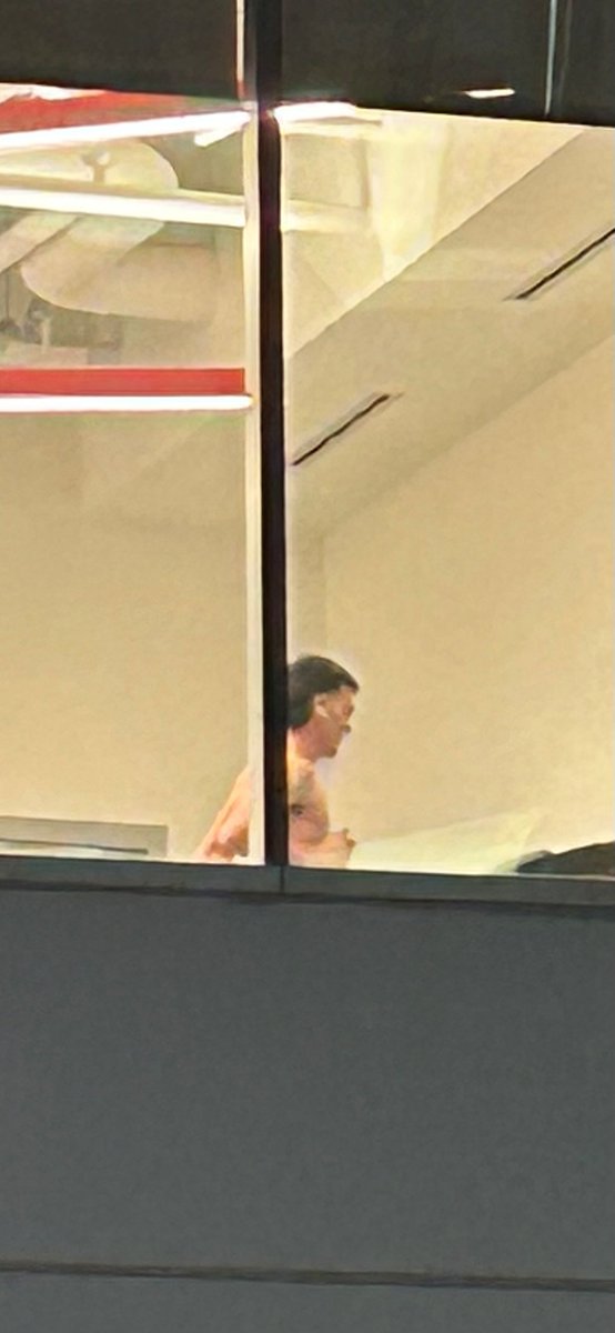 What's a guy do after setting an indoor WR?<a href="/hobbs_kessler/">Hobbs Kessler</a> looked to be at work doing some post race threshold <a href="/thetrackatnb/">the TRACK at new balance</a>.  Best part, was Hobbs looked down, and caught me giving him a thumbs up and gave one back -man of the people! (we met a Flag a while back!)  <a href="/letsrundotcom/">LetsRun.com</a>