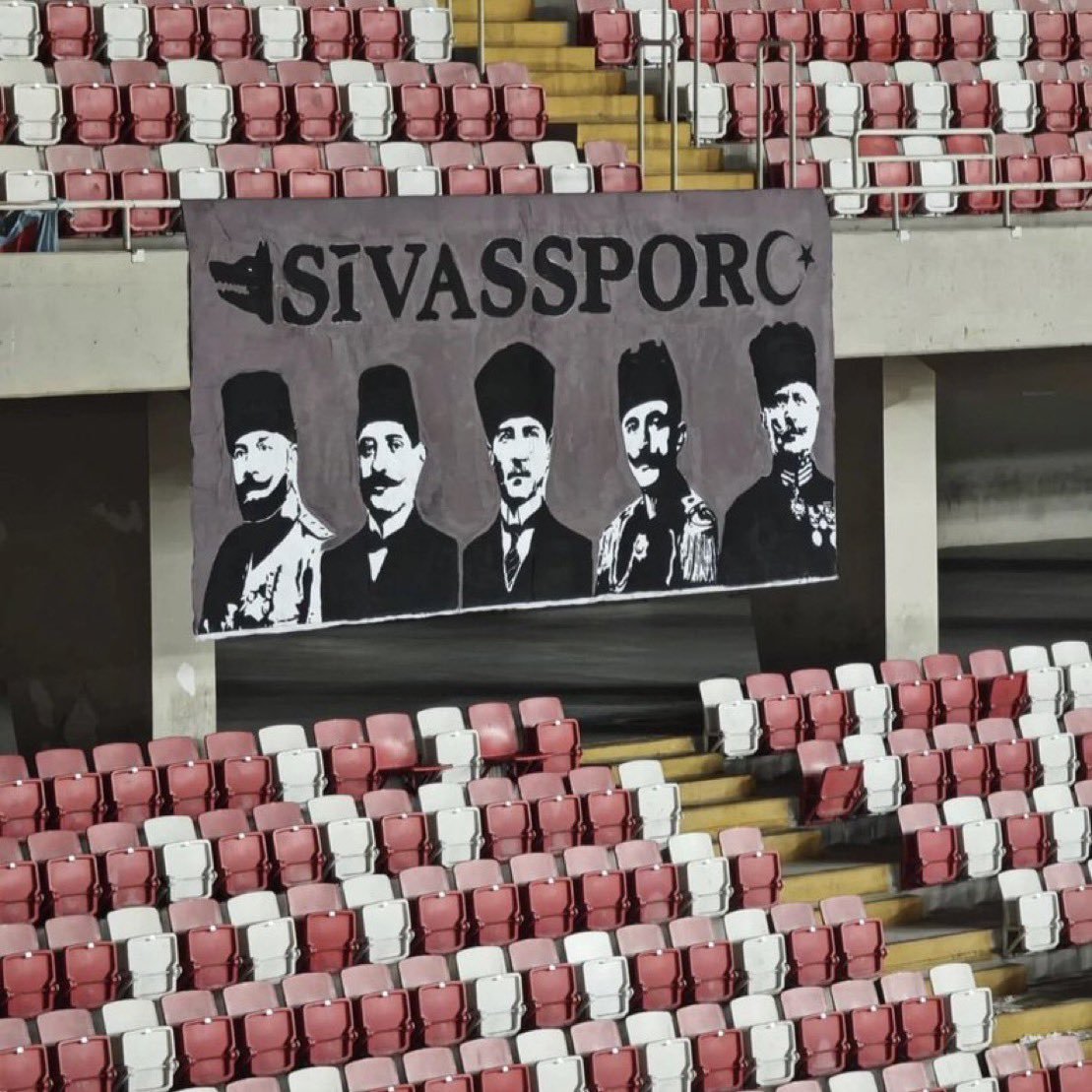 dengeplus's tweet image. Sivasspor, Amedspor maçına özel pankart hazırladı.