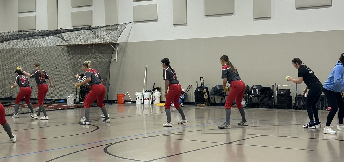 2K11Hotshots's tweet photo. Another great workout today for our ladies with Coach Kasey! We missed a few of our girls, but it was awesome being together. We also had a few guests join us, bringing great energy and making the workout even more competitive. 

#family #hotshotsnation https://t.co/SlSP5695DT