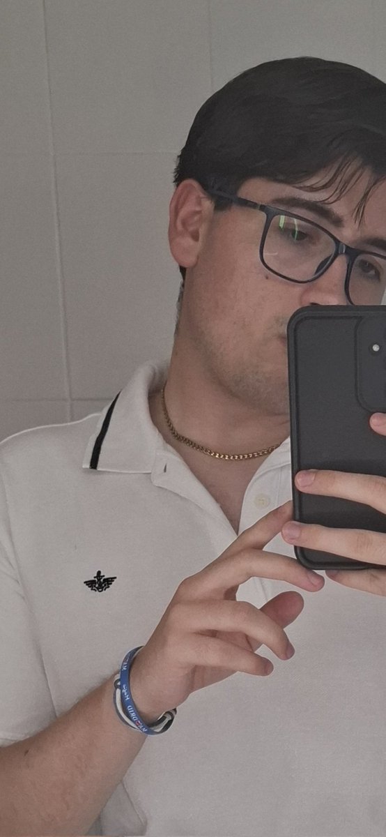 oscargonzz6's tweet image. -Fav                     vs                          user

No tengo fotos nuevas 🥺 pero mirad a Furi que linda