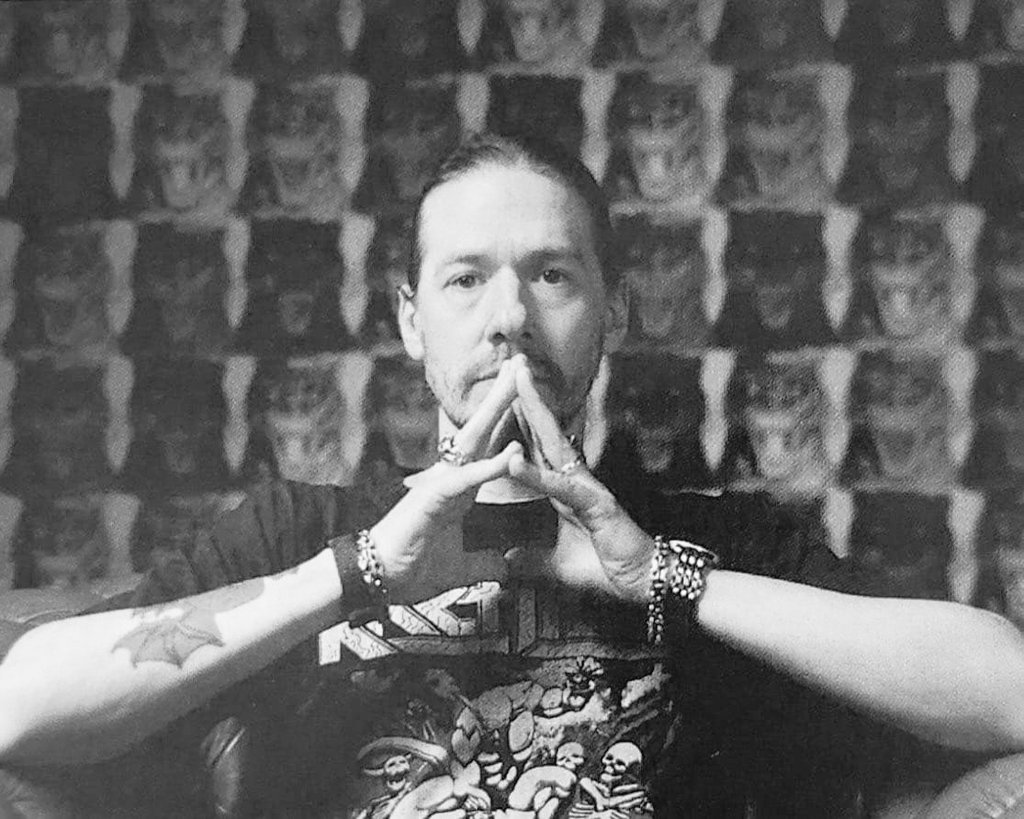 hiddlesforge's tweet image. pq vc está negando tobias forge ATOR. Mary goore claramente mais um personagem inventado das vozes de sua cabeça. Negar seus personagens saborosos é negar sua mente genial