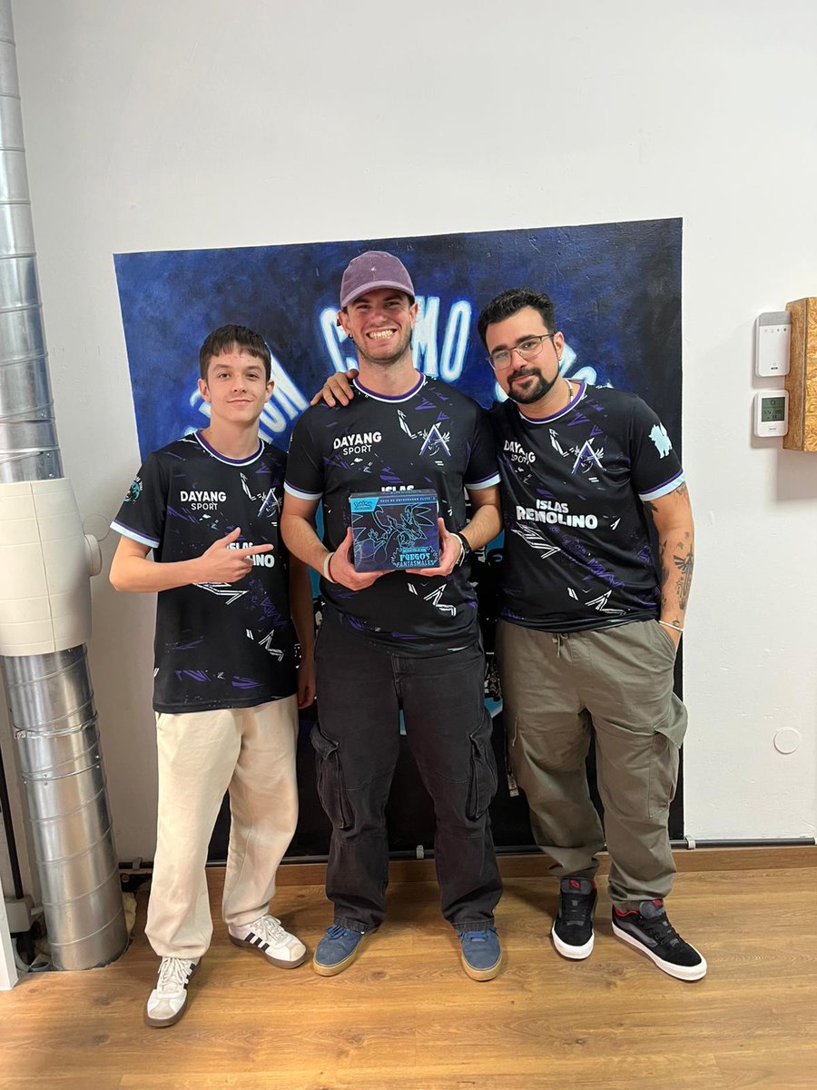 Hoy nuestro remolino <a href="/betancort_tcg/">Manuel Betancort 🔜 EUIC 🇬🇧</a>  gana el challenge de Cañon Cosmo con Dengo

Destacan también los demás remolinos del torneo 4-1 <a href="/RodriMJ_PTCG_/">IRL rodri</a> y 3-2 <a href="/_Yhuri91/">Jorge Alvarez Cano</a> 

Que siga dando fruto el trabajo remolinos!! #IRL 🌪️⚡️