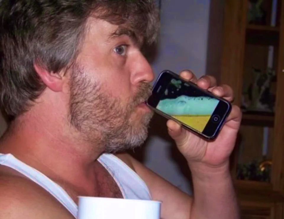 EsTendenciaEnX's tweet image. “Millonario”:
Porque el tipo que inventó esta app en 2008, vendió 90 millones de descargas a 2.99$ se hizo rico y se fue a vivir al campo