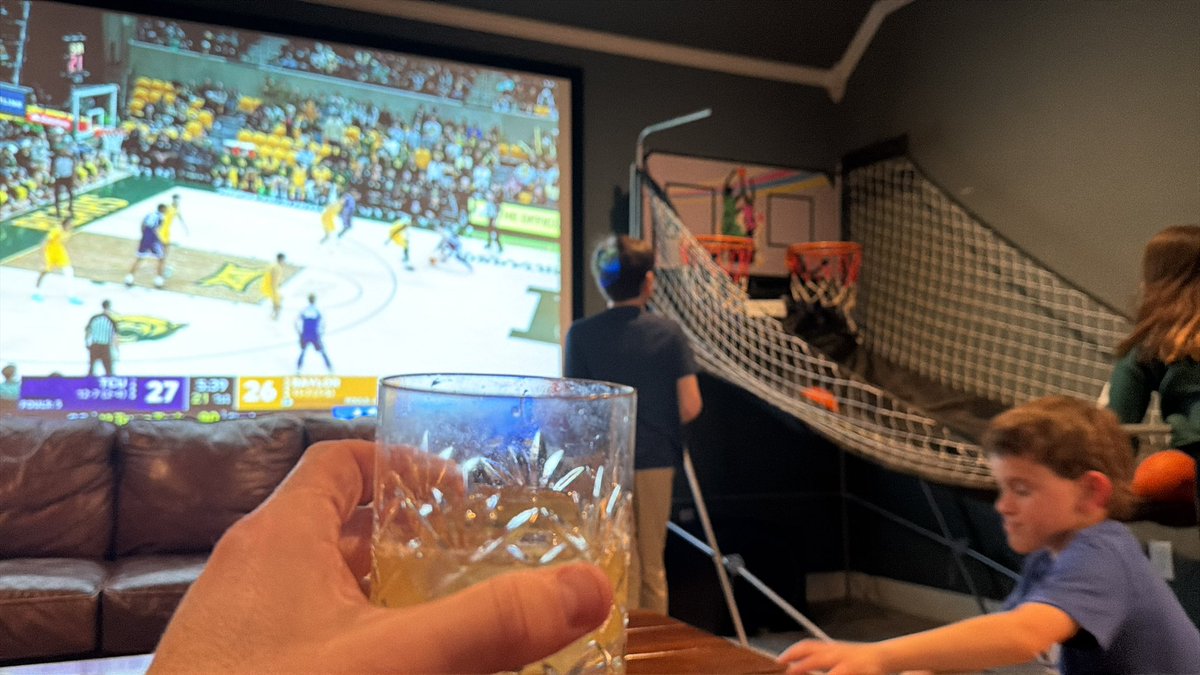 kylecitrano's tweet photo. @JohnPetersonFW 🐸 🐻 trick shots and cocktails.  Already played twister, finished a Lego coaster and watched 2 other bball
Games.  Running out of ideas https://t.co/8VGeaTBVl7