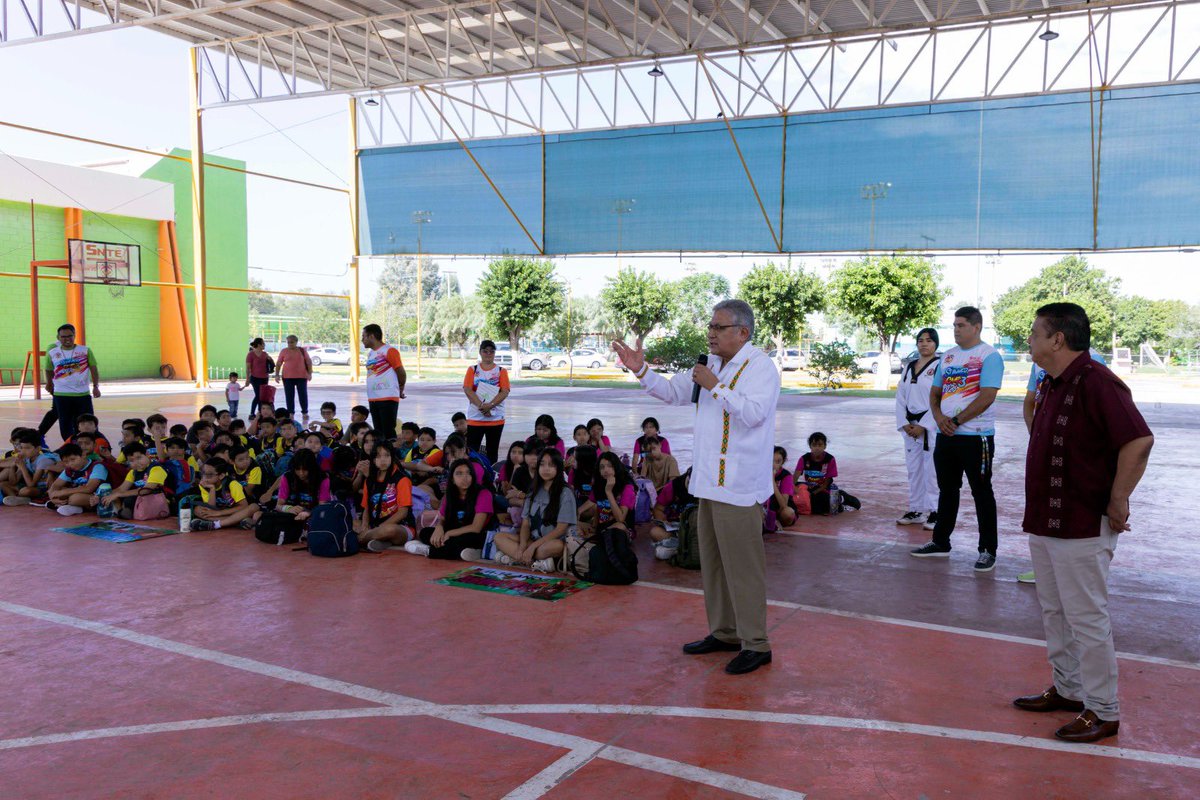 #DíaInternacionalDeLaEducación
El #SNTE, dirigido por el Mtro. Alfonso Cepeda, refrenda su compromiso con la enseñanza de niñas, niños y jóvenes mexicanos. A los docentes nos enorgullece acompañarlos en el ejercicio de ese derecho que les permitirá un mejor futuro.
<a href="/SnteNacional/">SNTE Nacional</a>