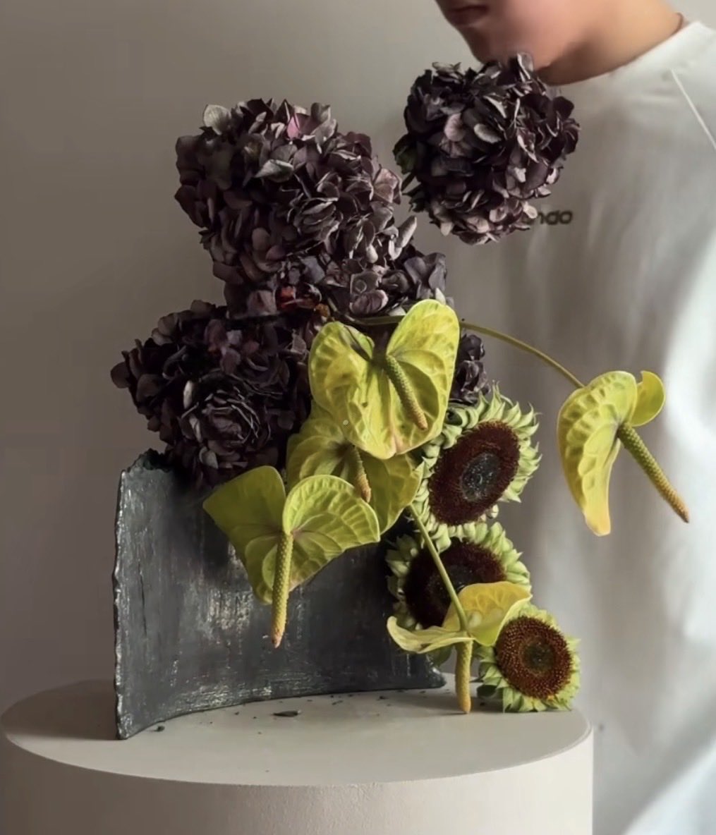Aprelll1's tweet photo. in new apartment i want to get the habit of making bouquets like this for interior decoration https://t.co/tZ9xKk3VQ9