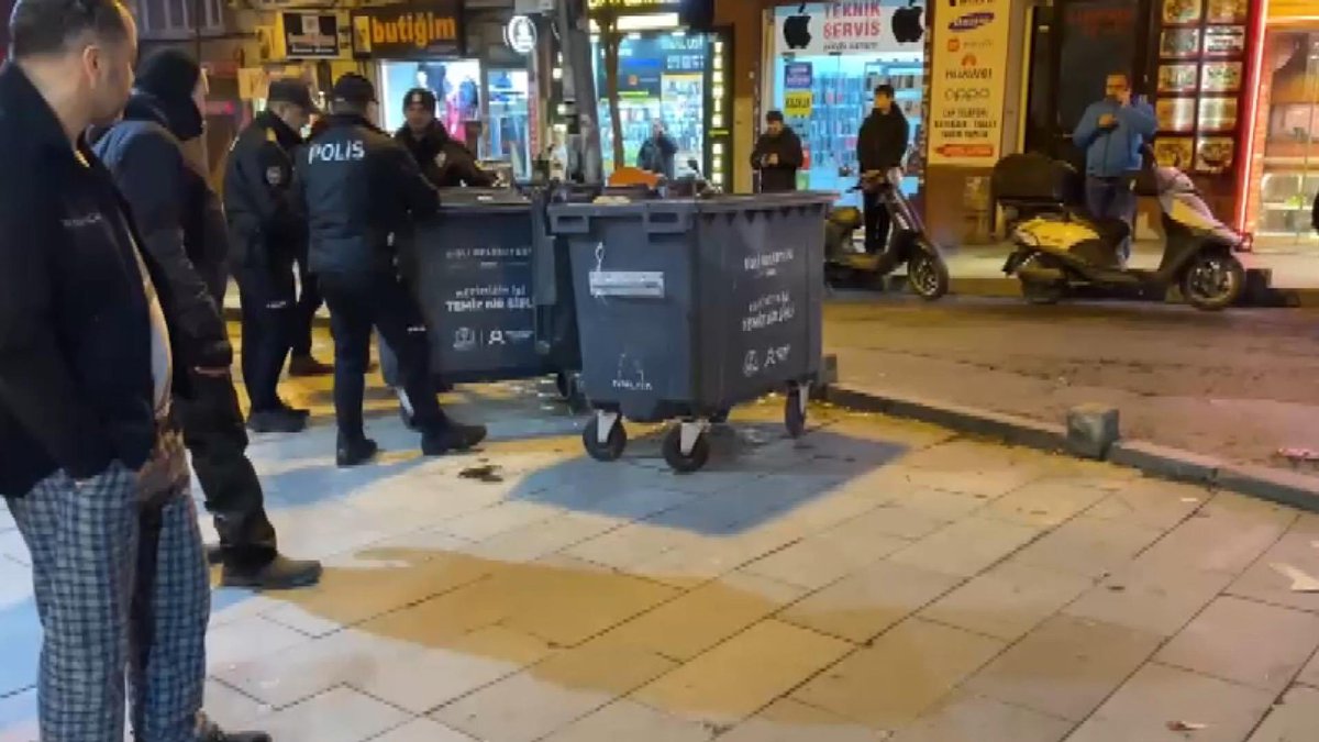 🚨 İSTANBUL ŞİŞLİ'DE VAHŞET: ÇÖP KONTEYNERİNDE PARÇALANMIŞ CESET

İstanbul Şişli, kan donduran bir olayla sarsıldı. Duatepe Mahallesi'ndeki bir çöp konteynerinin içinde uzuvları kesilmiş halde bir ceset bulundu.

❗ Tesadüfen Ortaya Çıktı:
24 Ocak akşamı saat 20.01 sıralarında