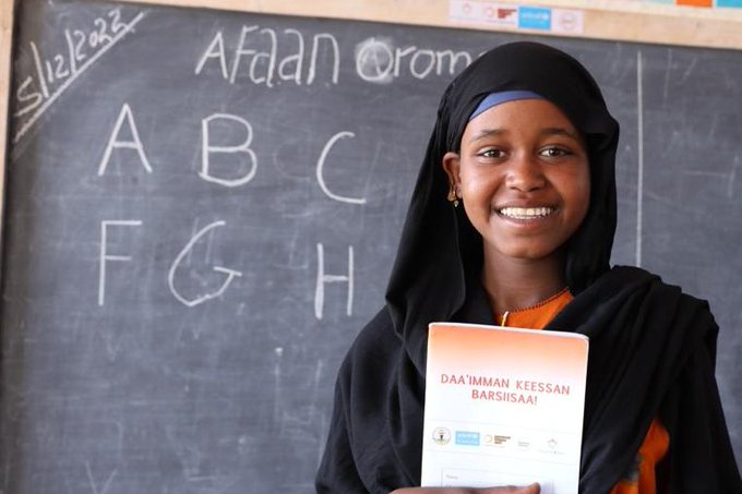 #ECW works closely with governments to prioritize #QualityEducation in humanitarian contexts.

Alongside strategic partners, we work across the humanitarian-development-peace nexus to ensure no child is left behind.

Learn more👉educationcannotwait.org 

#KeepHopeAlive