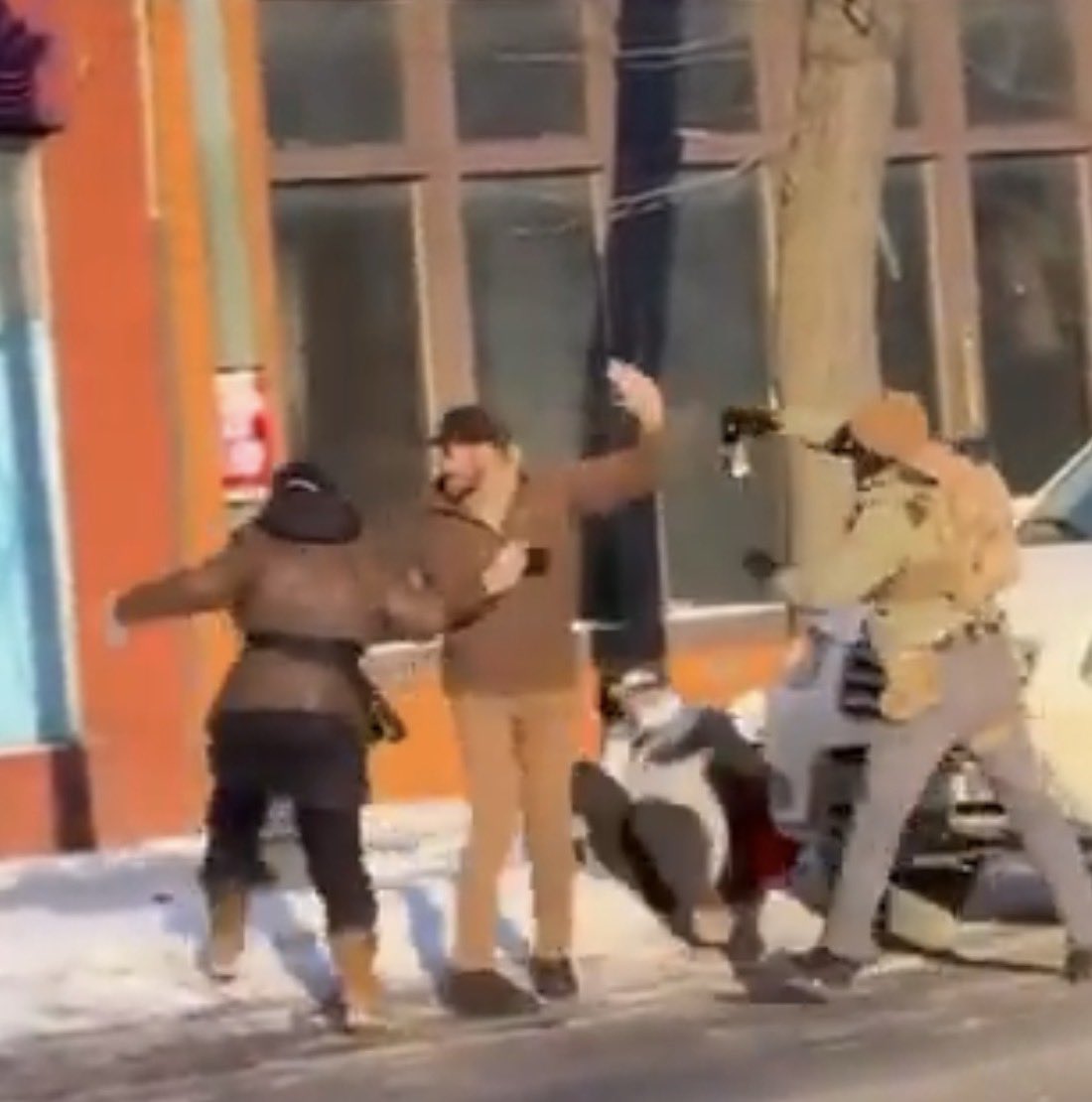 meiselasb's tweet image. Alex Pretti was pepper sprayed in the face for helping female protesters who were being assulted by Border Patrol, he was gang tackled to the ground, beaten, &amp;amp; murdered in cold blood. This photo shows the moment Border Patrol pepper sprayed  Alex. Alex did not “incite” anything.