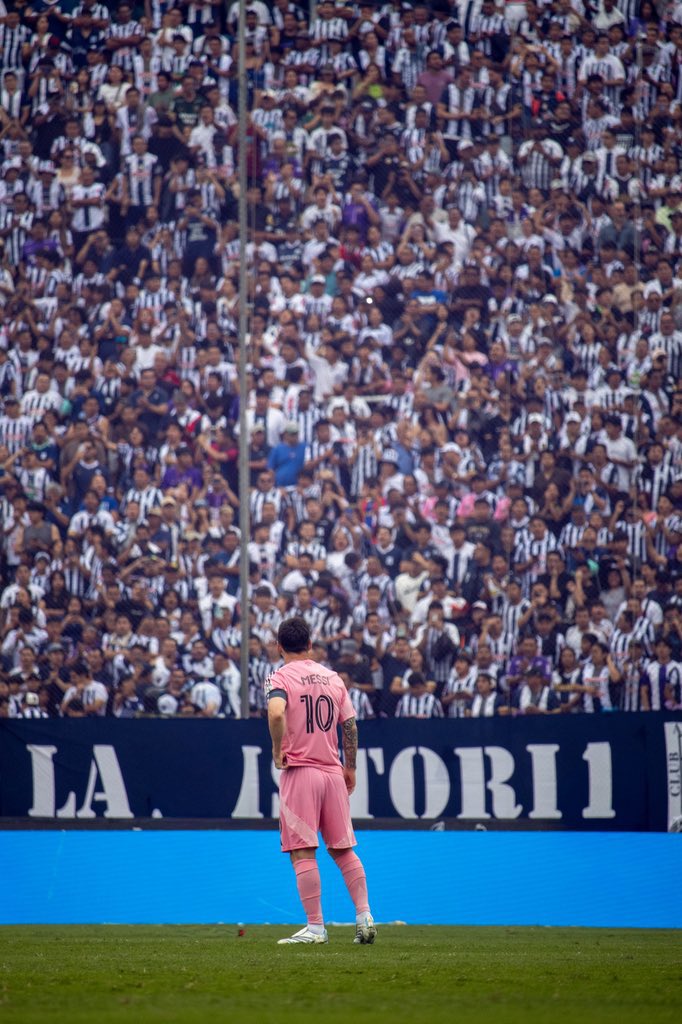 Messi nunca había perdido en Perú hasta que le tocó enfrentarse a ALIANZA LIMA. El movimiento futbolístico más grande de este país.