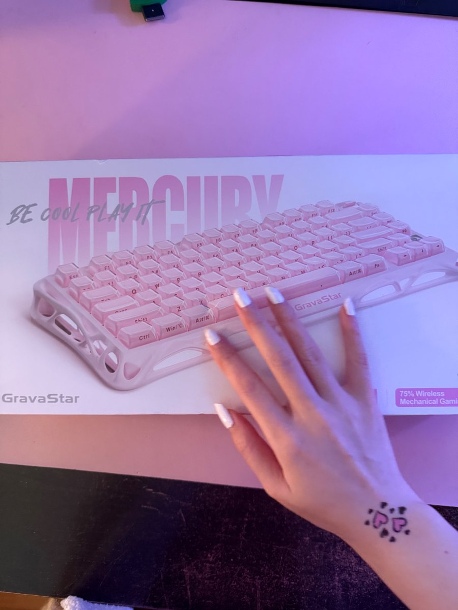 myshxllo tweet media