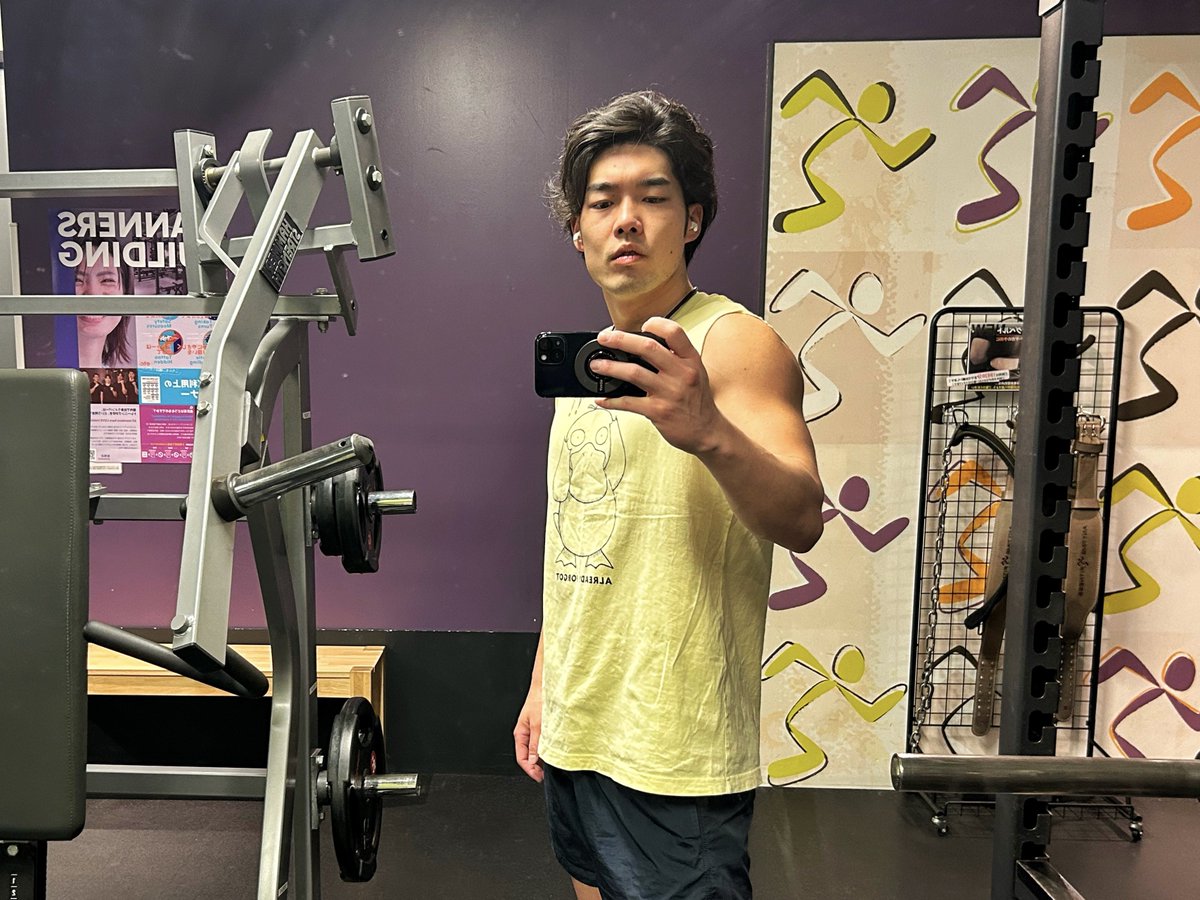 【自信をつけたいなら手っ取り早く筋トレ】
大人になるにつれて、成功体験を積む機会は減ってきますよね。特に若手の頃は諸先輩たちと比べちゃって、自信を失いかねないなって。

だからこそ筋トレ。
1年前の自分と数字で比べられるし、カラダが進化していく過程を見られるから自信がつく。